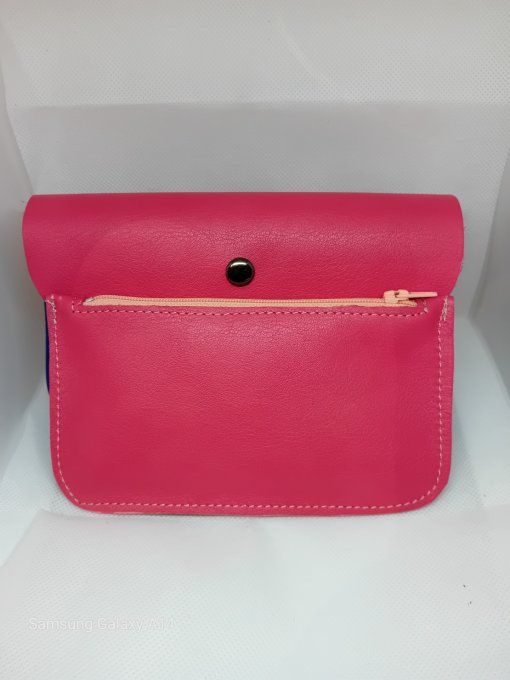 Pochette en cuir noir et rouge