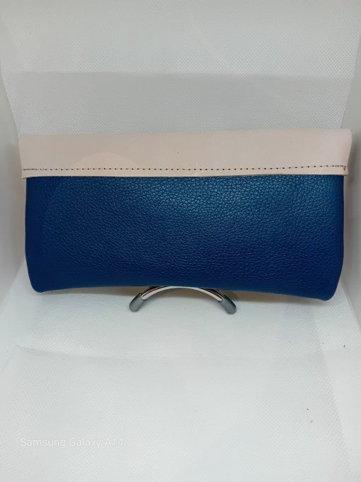 Pochette en cuir bleu canard