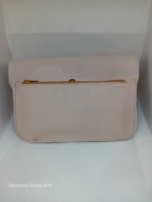 Pochette en cuir bleu canard